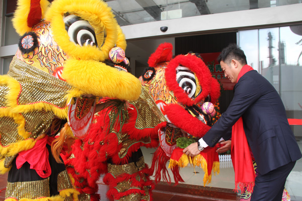 千秋偉業(yè)添錦繡 萬里鵬程展宏圖 —— 常青樹舞獅獻瑞賀新春，歡天喜地迎開工！